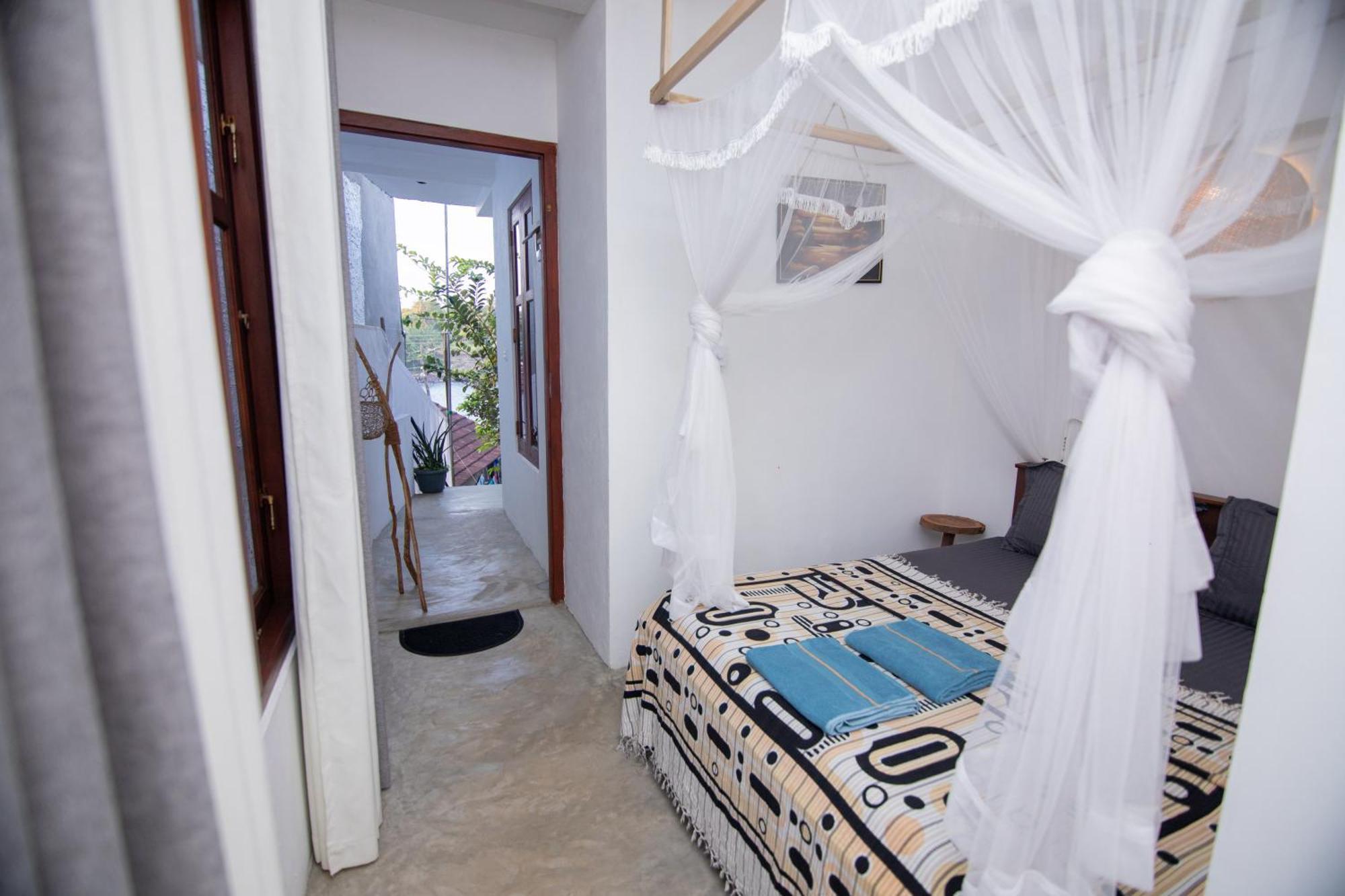 Light House Beach Home Matara Room photo