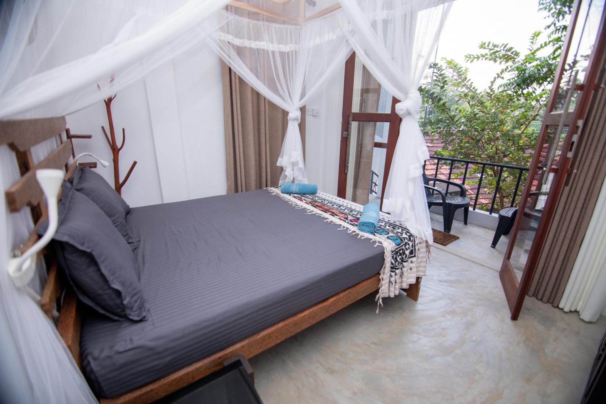 Light House Beach Home Matara Room photo
