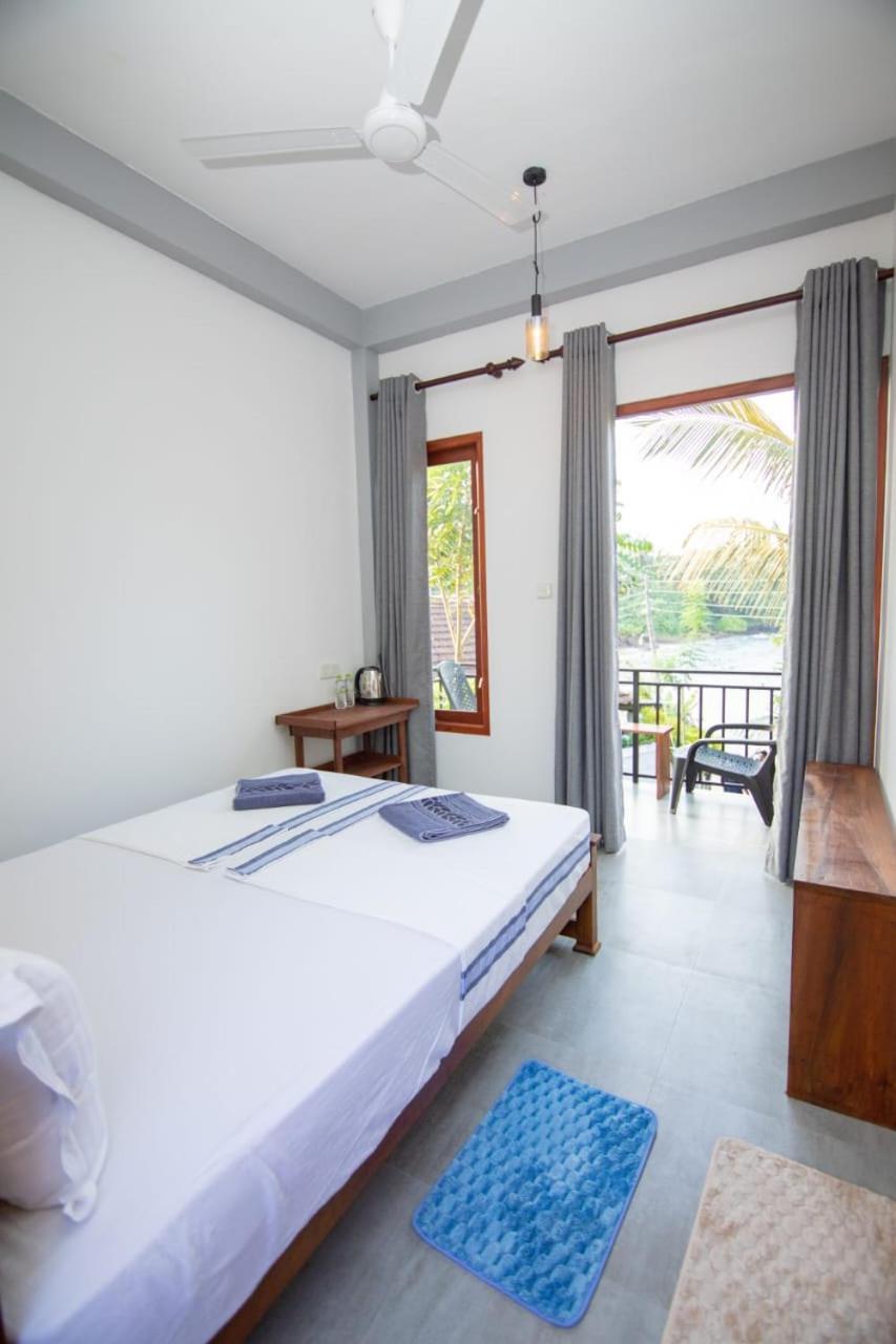 Light House Beach Home Matara Room photo