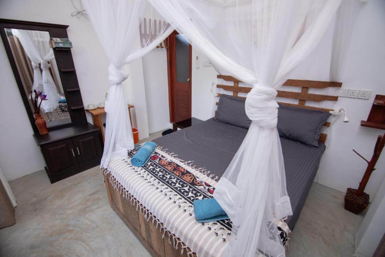 Light House Beach Home Matara Room photo