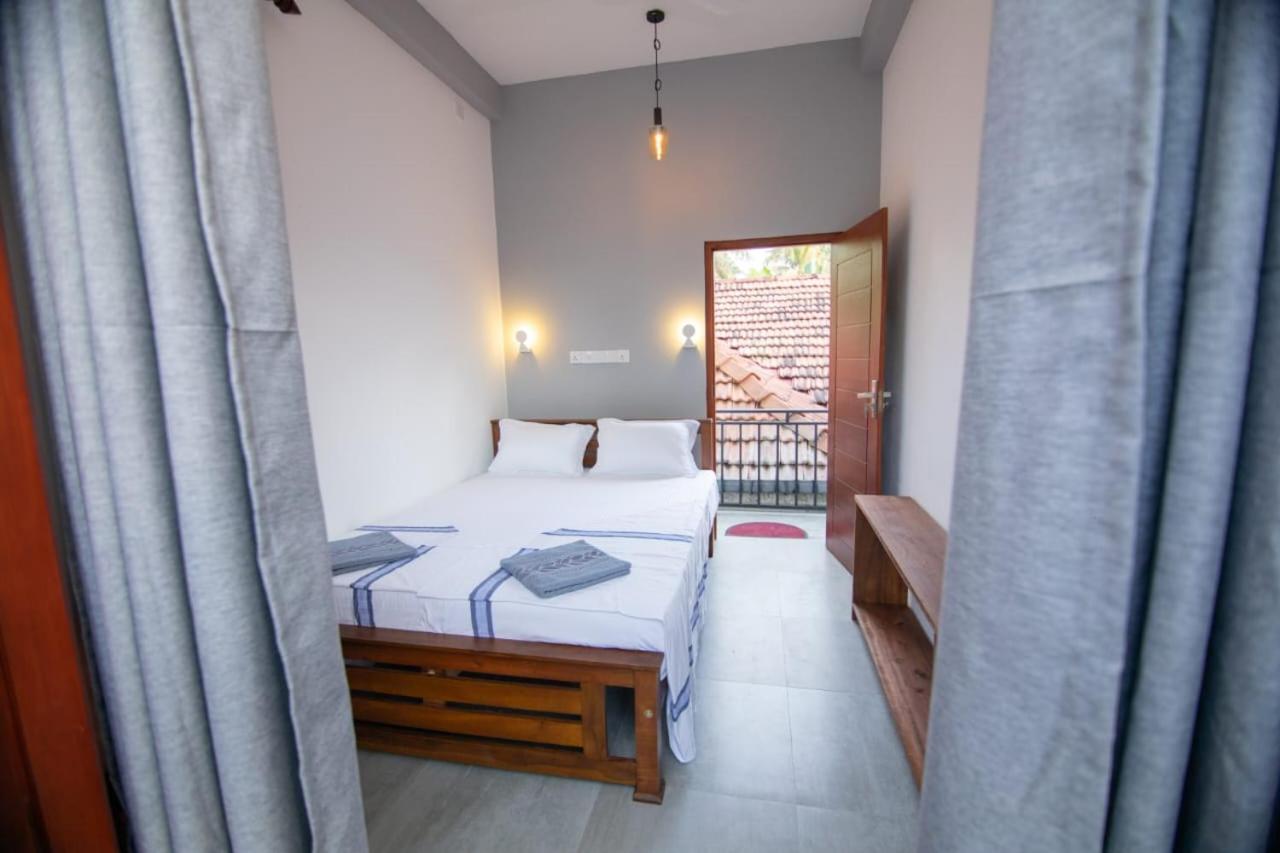 Light House Beach Home Matara Room photo