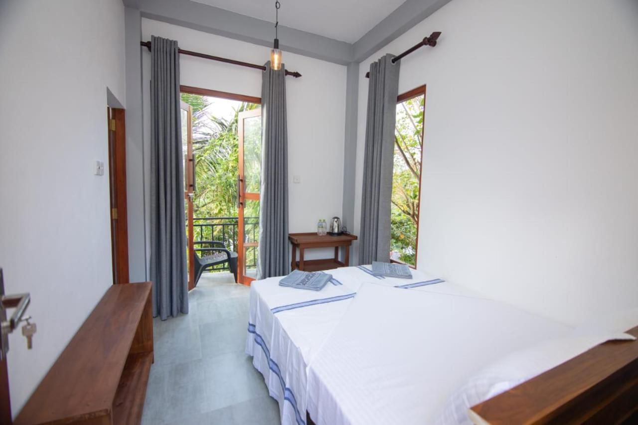 Light House Beach Home Matara Room photo