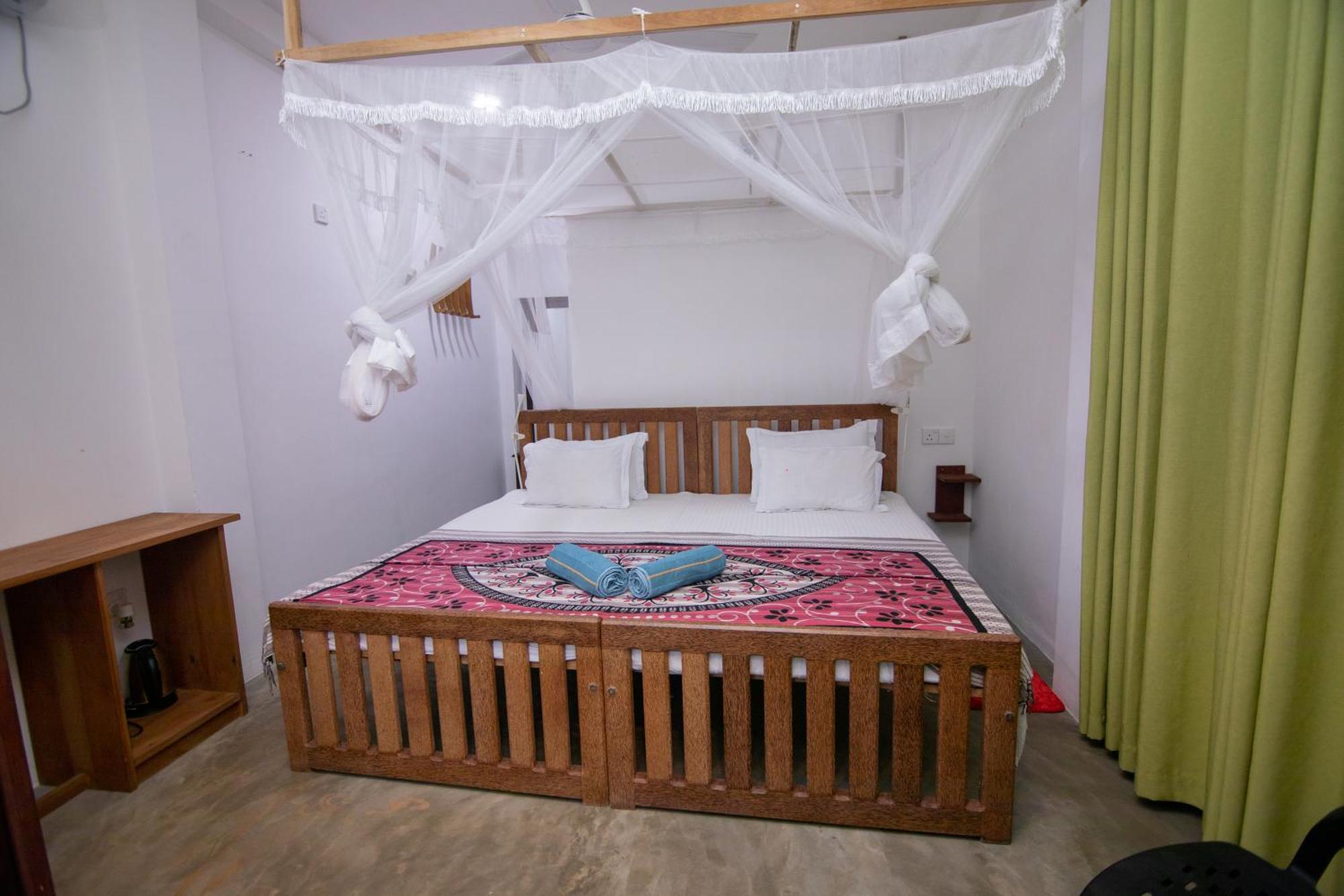 Light House Beach Home Matara Room photo